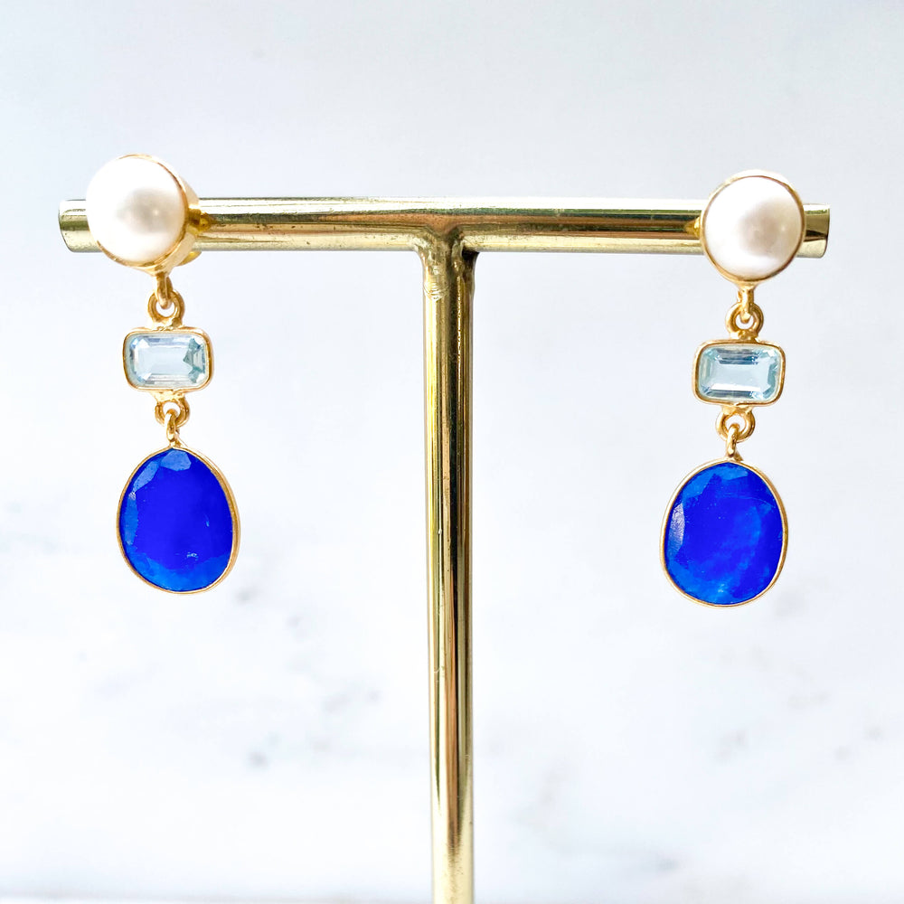 Boucles d'oreilles pendantes , pierres bleues et nacre , topaze ,  lapis lazuli bleu, bijoux créateurs