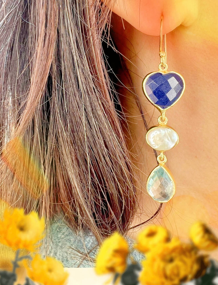 Boucles d'oreilles pendantes pierres naturelles semi précieuses , lapis lazuli, topaze et nacre - Bobart bijoux créateurs 