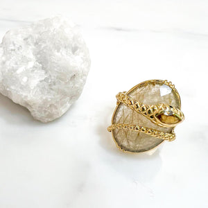 Au fil de Lo - Bague serpent enroulé sur grande pierre ovale - Quartz rutilé - BIJOUX CRÉATEURS - BOBART PARIS