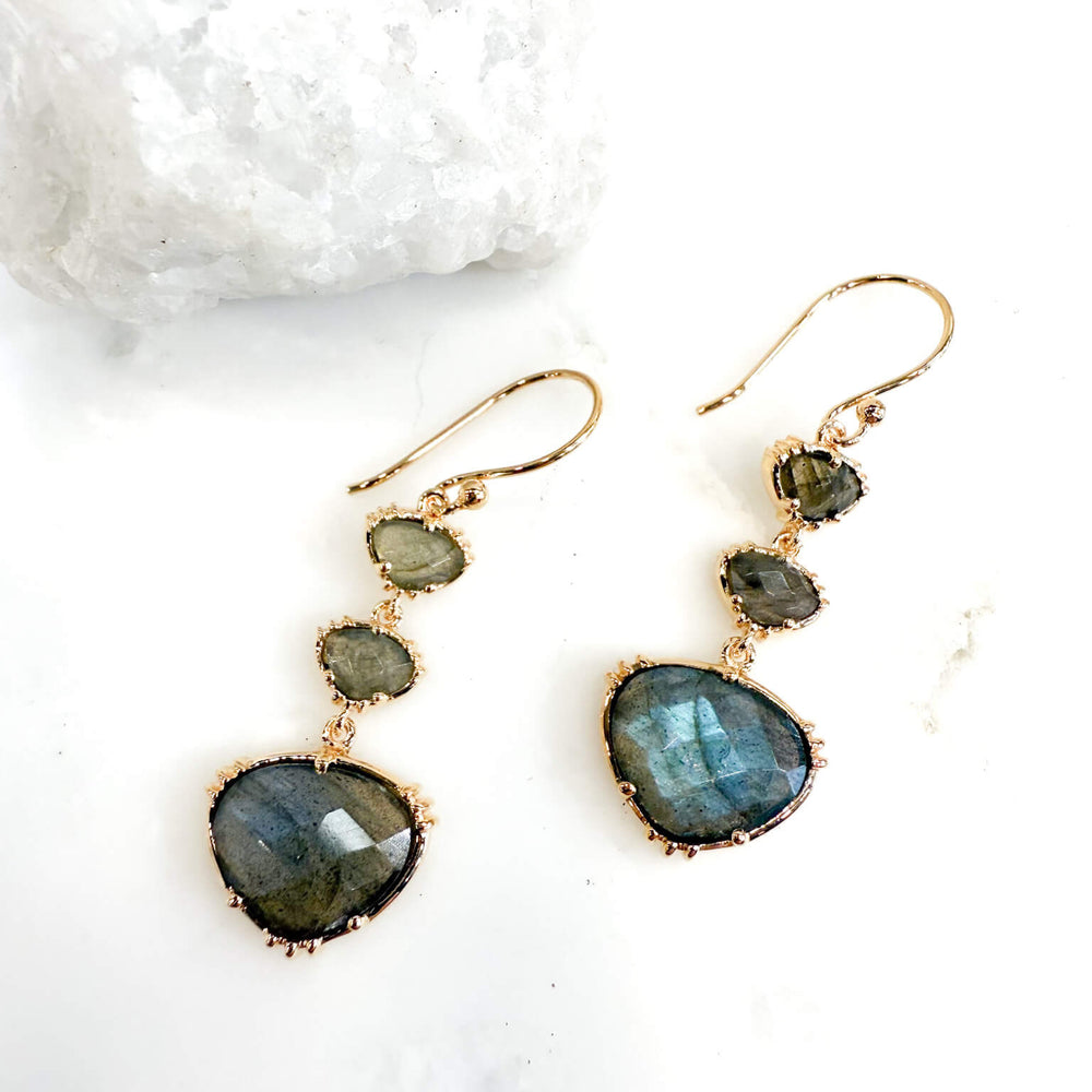 Boucles d'oreilles pendantes- Labradorite 3 pierres