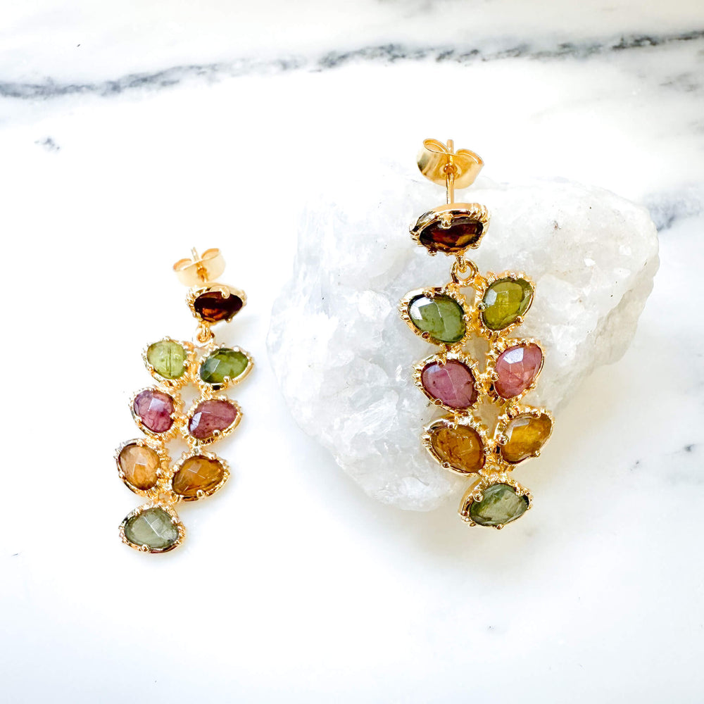 Boucles Au fil de Lo en tourmalines pendantes