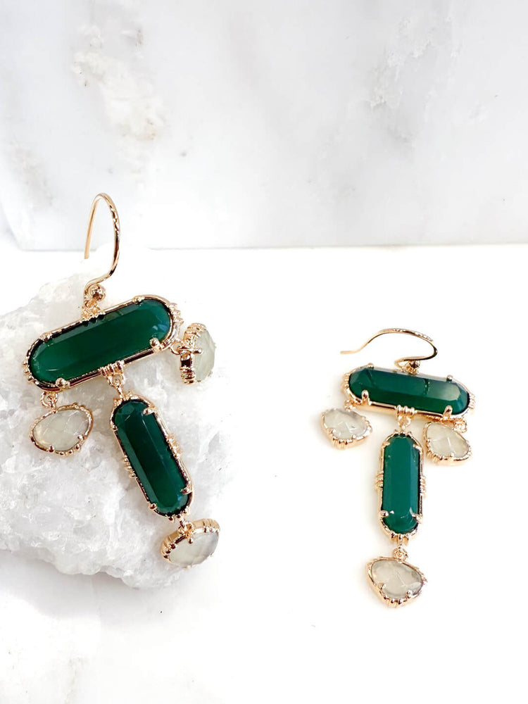 Boucles d'oreilles Chandelier - Onyx verte et Labradorite blanche - bijoux createur - bijoux francais - bijoux made in paris-oucles d’oreilles plaqué or, bijoux pierres naturelles, onyx verte, prehnite, bijoux pendants femme, élégance naturelle, création artisanale