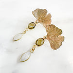 Boucles pendantes Ginkgo quartz fumé et pierre de lune plaque or boucles d'oreille createur pierres naturelles pierres semies précieuses