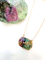 Collier plaque or Amore - au fil de Lo  - rubis zoisite