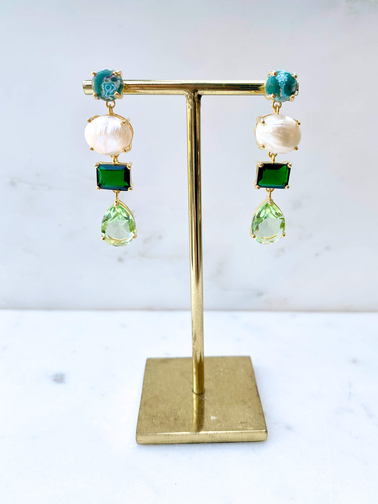Boucles d'oreilles pendantes nacre et pierres vertes , bijoux créateur, peridot, tourmaline, chrysocole