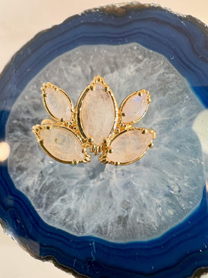 Bague “Lotus Boréal” – Labradorite Blanche  Plaqué Or