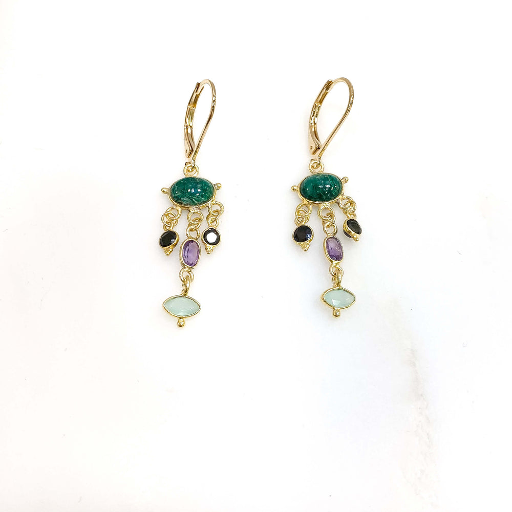 Boucles d'oreilles pendantes avec pierres fines , Améthyste, silimanite verte, calcédoine verte  et onyx noire