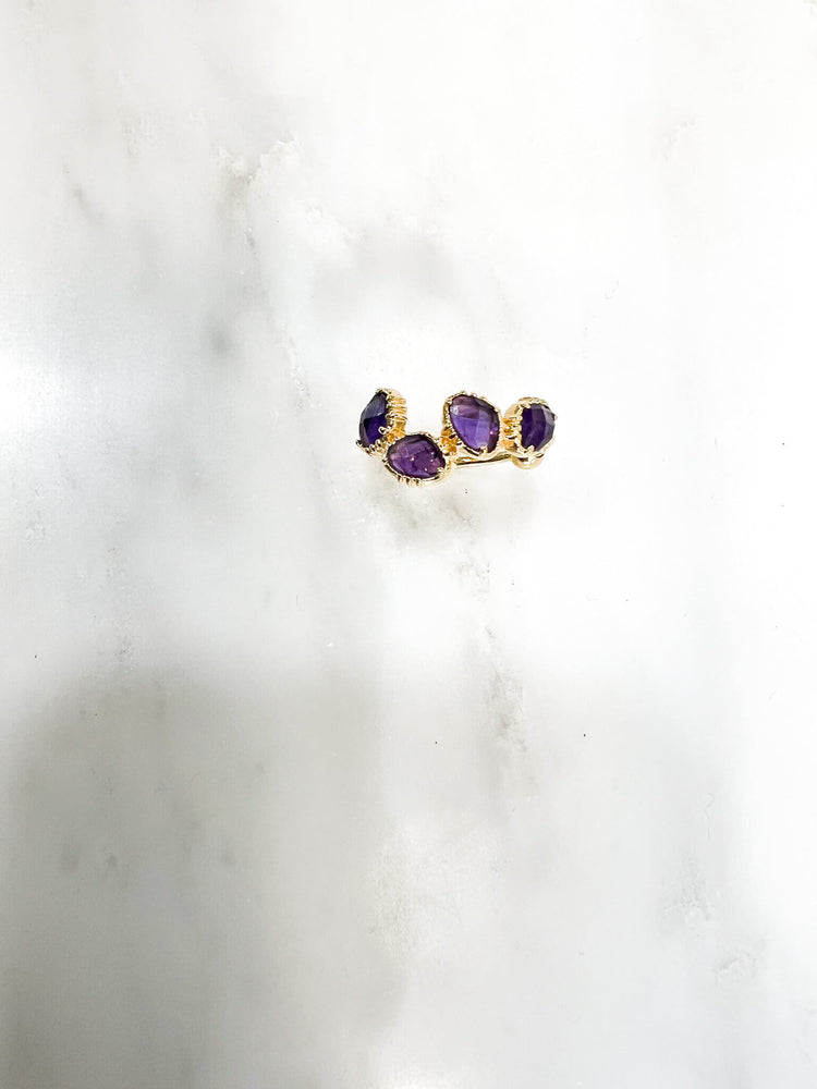 bague pierres violette amethyste pierres veritables pierres semie precieuses decalées au fil de lo bijou createur amethyste plaque or bijou createur pierres griffées serties bijou femme idee cadeau bague ajustable 