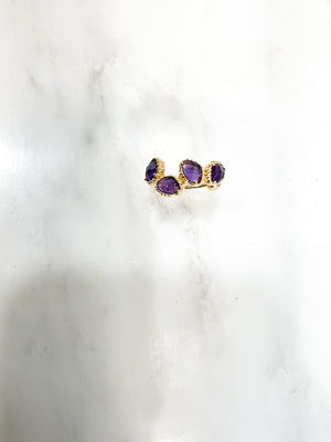 bague pierres violette amethyste pierres veritables pierres semie precieuses decalées au fil de lo bijou createur amethyste plaque or bijou createur pierres griffées serties bijou femme idee cadeau bague ajustable 