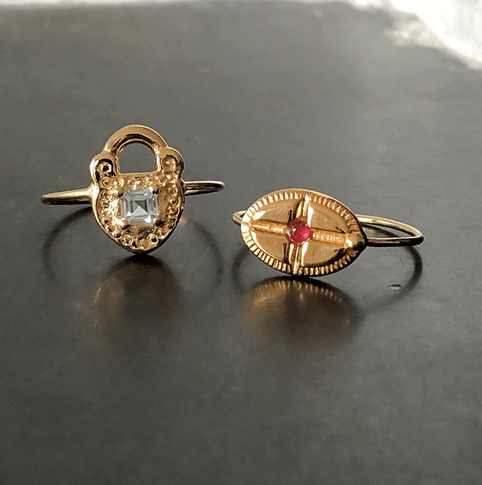 bague crois plaque or creation francaise bijou createur paris bague fine bague originale femme