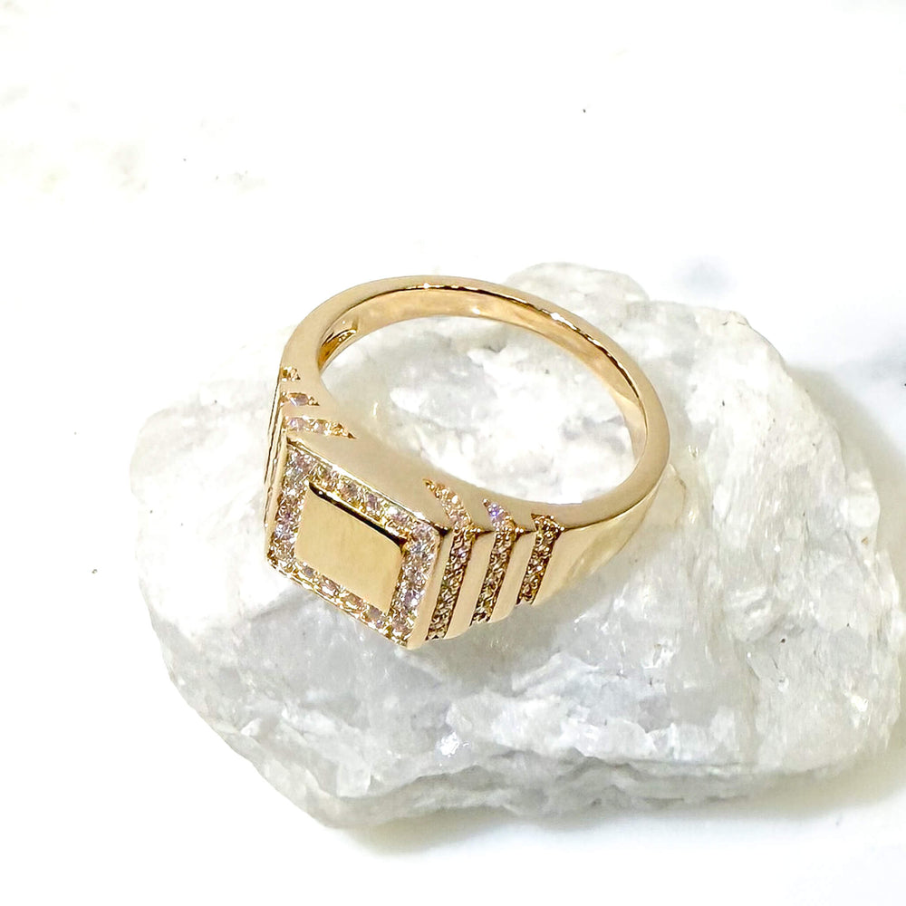 Bague chevalière carré zircons plaqué or