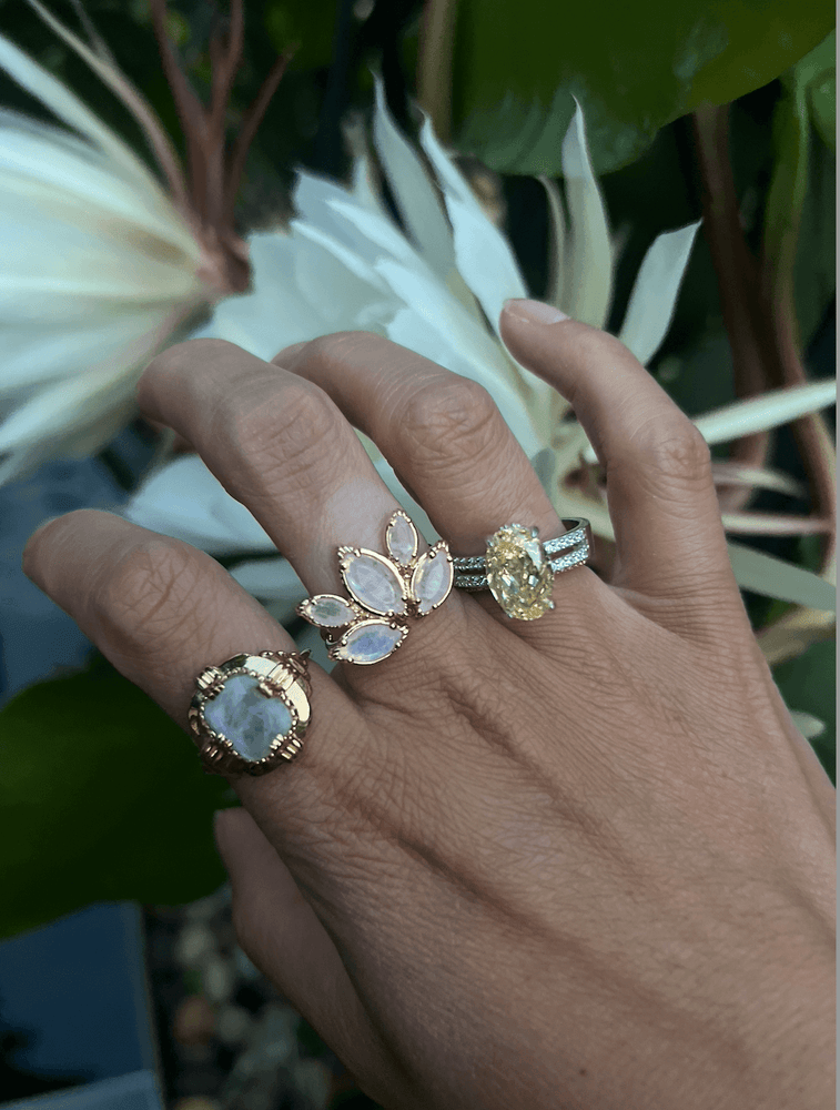 Bague “Lotus Boréal” – Labradorite Blanche  Plaqué Or