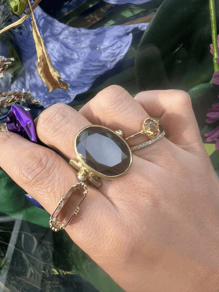 bague-quartz-fumé – bague-plaque-or – bague-reglable – bague-femme – bague-pierre-naturelle – bijou-quartz-fumé – bague-or-jaune – bague-pierre-fine – bague-plaque-or-18-carats – bague-ajustable – bague-tendance-femme – bijou-pierre-naturelle – bague-elegante – bague-minimaliste – bague-artisanale – bague-chic-femme – bague-cadeau-femme – bijou-fait-main – bague-or-et-quartz – bague-cristal-fumé – bague-quartz-fumé-naturel – bague-femme-or – bague-pierre-naturelle-femme – bijou-naturel – bague-or-et-pierre-