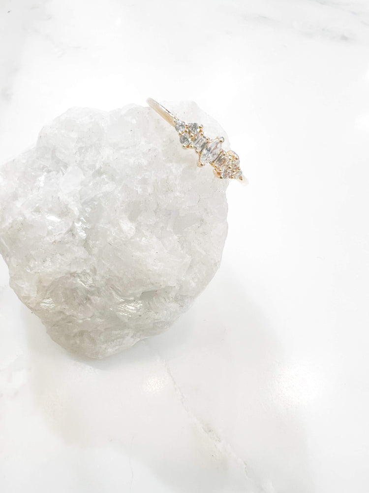 bague plaqué or 5 microns
	•	bague fine zirconiums
	•	bague marquise zirconium
	•	bague élégante femme
	•	bague minimaliste plaqué or
	•	bague délicate zirconiums
	•	bague brillante plaqué or
	•	bijou fin femme
	•	bague tendance or
	•	bijou zirconiums femme