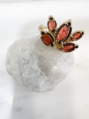 bague reglable lotus grenat au fil de lo pierre naturelle pierre rouge grenant bague statement bague originale bague de createur bijou de qualite bijou femme bague plaque or en forme de fleur 