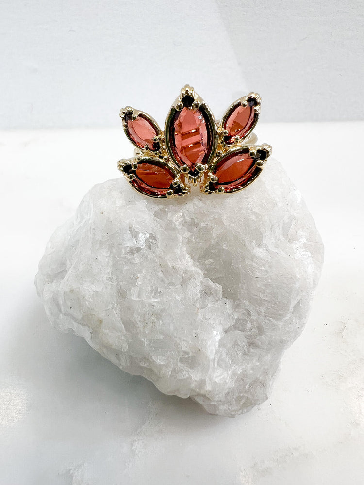 bague reglable lotus grenat au fil de lo pierre naturelle pierre rouge grenant bague statement bague originale bague de createur bijou de qualite bijou femme bague plaque or en forme de fleur 