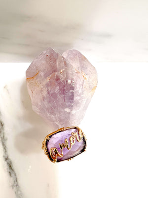 bague ajustable amethyste amore plaque or bijou createur au fil de lo bague originale pierre semie preieuse bijou de qualite bague de qualite
