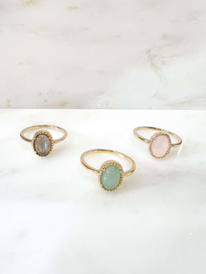 bague pierre semie precieuse aventurine pierre verte d'eau vert clair plaque or 3 microns bague pierre ovale sertie bague classique bague coloree de qualite bijou femme