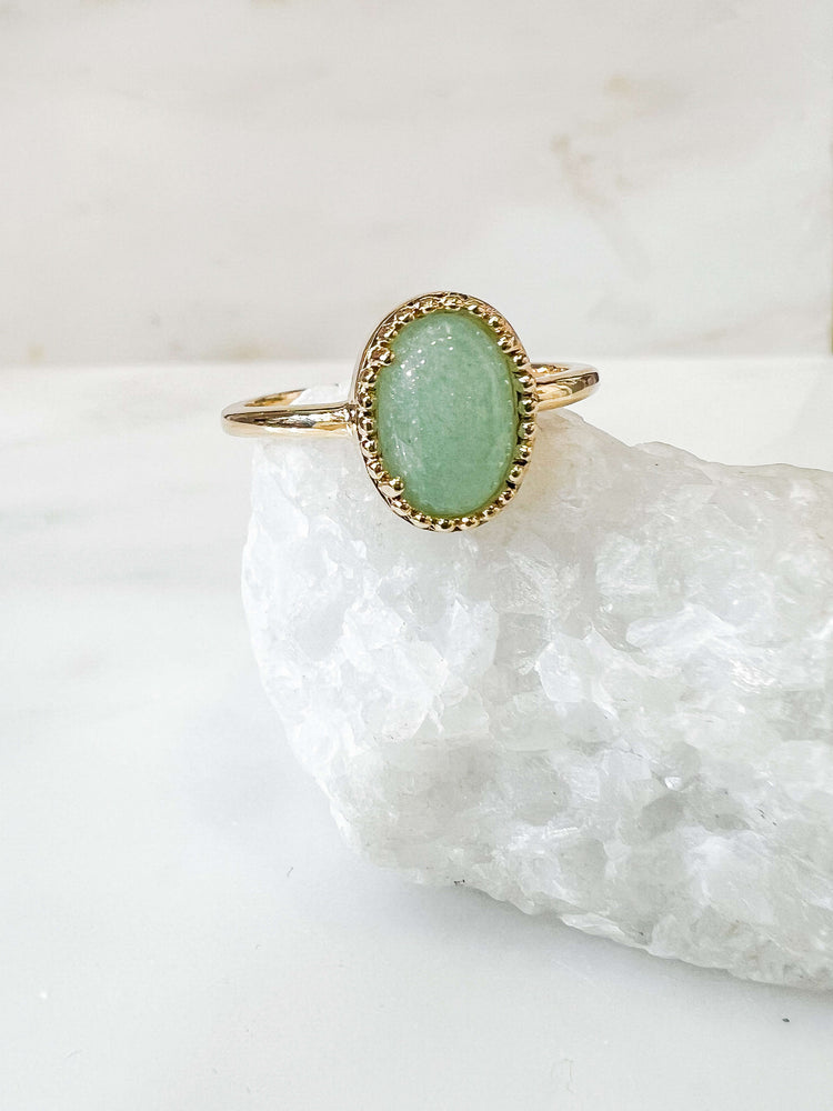 bague femme plaque or pierre aventurine pierre verte claire pierre vert d'eau idee cadeau femme bijou de qualite bijou classique et createur