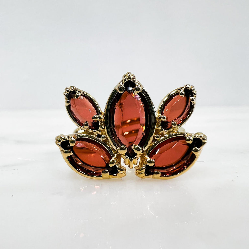 bague reglable lotus grenat au fil de lo pierre naturelle pierre rouge grenant bague statement bague originale bague de createur bijou de qualite bijou femme bague plaque or en forme de fleur 