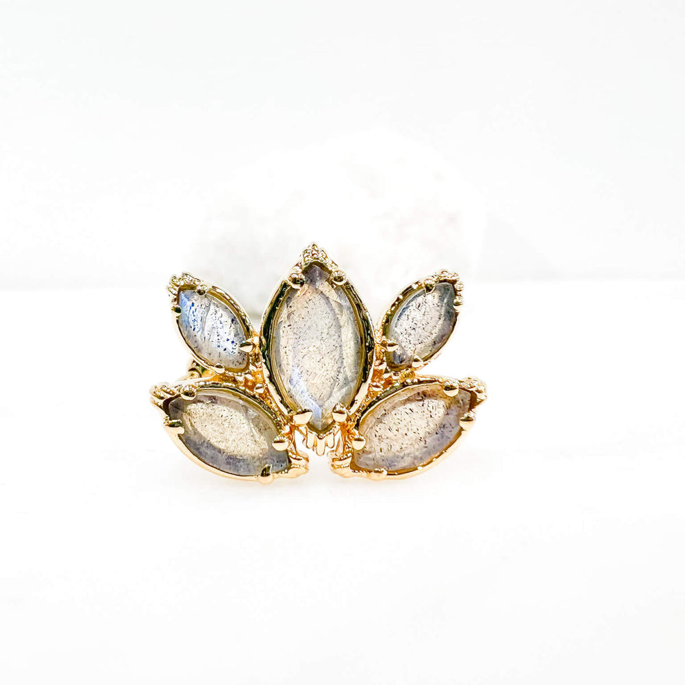 Bague “Lotus Mystique" – Labradorite Plaqué Or