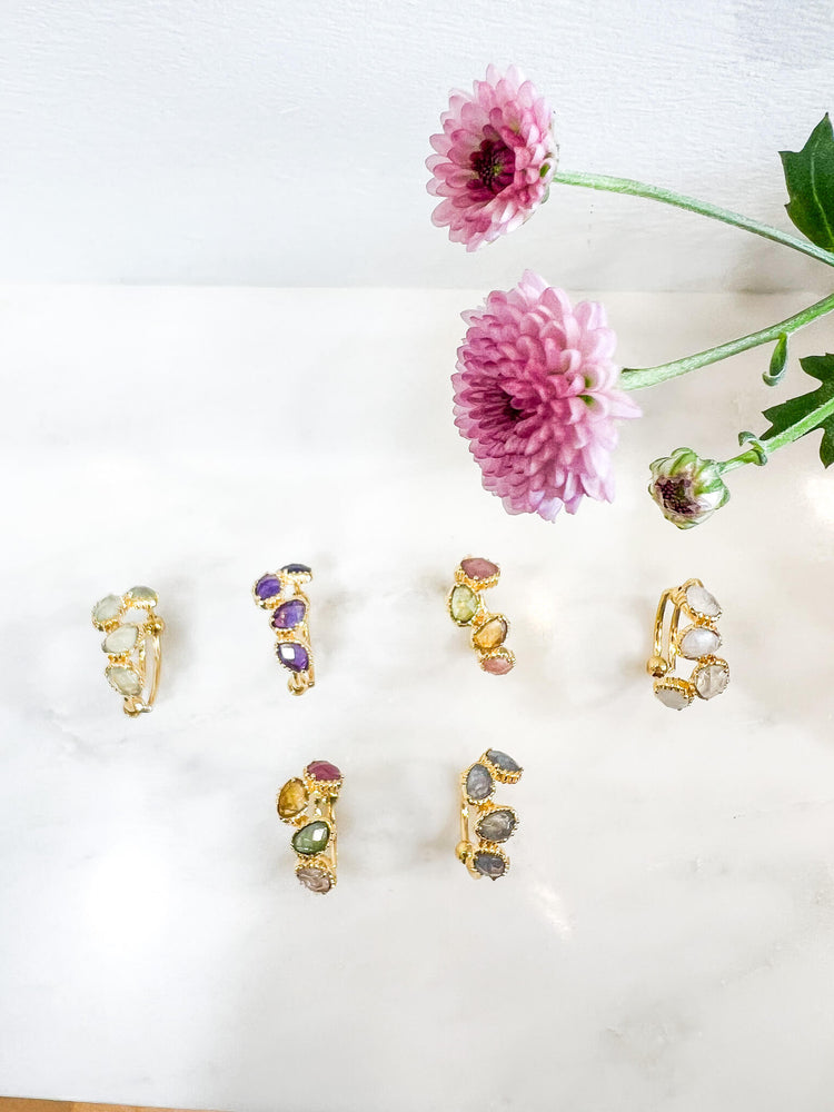 ijoux énergétiques
	•	bijou protecteur femme
	•	pierre naturelle bienfaits
	•	bague tendance 2025
	•	bague esprit bohème chic
	•	bague or et pierre semi-précieuse
	•	bague lumière blanche
	•	bague bohème luxe
	•	bijou spiritualité
	•	bague pierre lune look
•	bague pierre naturelle
	•	bague ajustable femme
	•	bijou labradorite
	•	bague artisanale
	•	bague labradorite femme
	•	bague élégante pierre naturelle
	•	bague dorée pierre blanche
	•	bijou fait main

