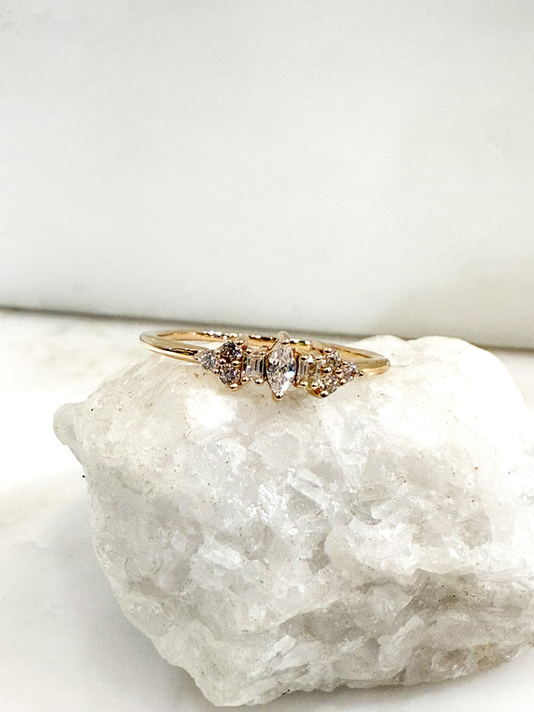 bague plaque or femme 5 microns 
bague plaqué or 5 microns
	•	bague fine zirconiums
	•	bague marquise zirconium
	•	bague élégante femme
	•	bague minimaliste plaqué or
	•	bague délicate zirconiums
	•	bague brillante plaqué or
	•	bijou fin femme
	•	bague tendance or
	•	bijou zirconiums femme