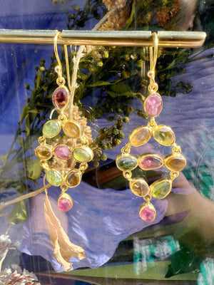 oucles tourmaline, boucles argent 925 plaqué or, bijoux pierres naturelles, boucles pendantes élégantes, boucles multicolores, bijoux femme chic, tourmaline naturelle, boucles originales, bijoux artisanaux, cadeau femme