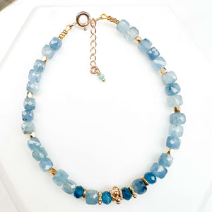 bracelet aigue-marine apatite, bracelet bleu pierre naturelle, bracelet Azur, bijou fait main femme, bracelet communication et apaisement, bracelet plaqué or 18k ble