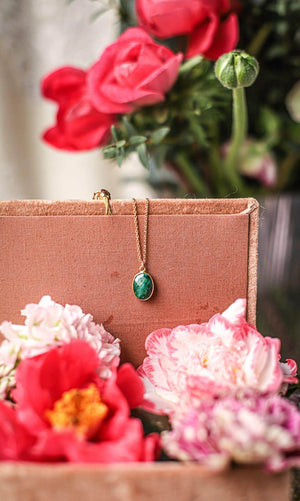 Collier ovale vert emeraude plaqué or