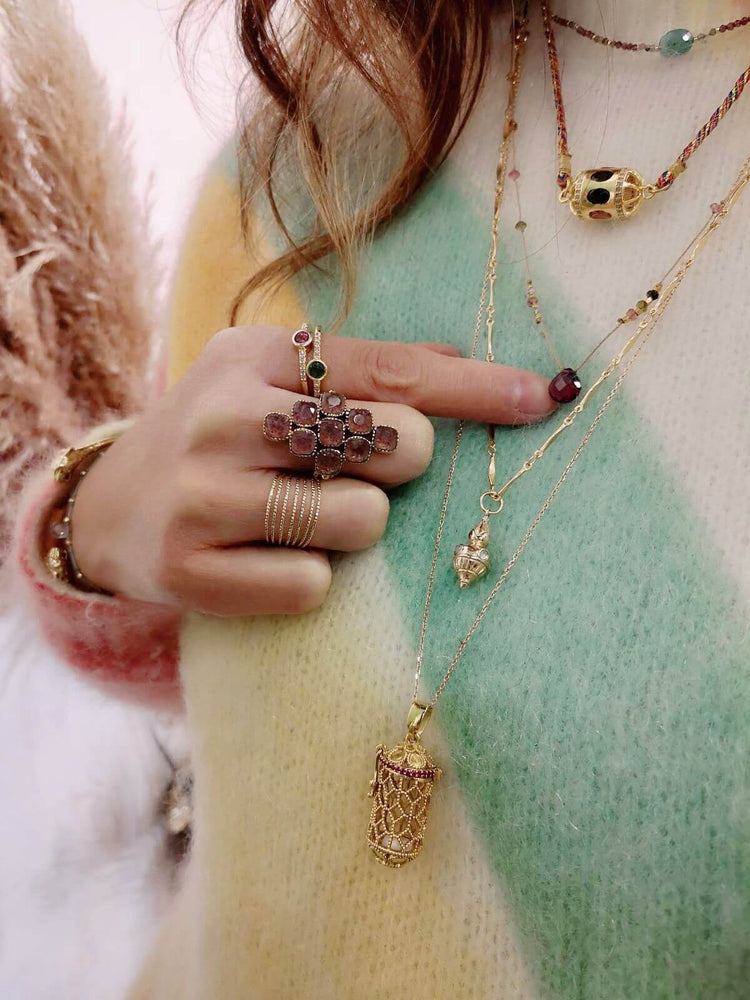 accumulation de colliers layering tourmalines pierres colliers 