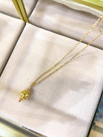 collier pendentif boule dentelle et rose  plaque or bijoux createurs