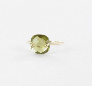 Bague picot pierre facetté olive clair plaqué or bobart 