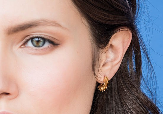 Boucles d'oreilles puces Femmes - Boucles d'oreilles puces - Boucles d'oreilles Puces Femmes Plaqué Or - Boucles d'oreilles puces Plaqué Or - Boucles d'oreilles demi soleil - Boucles d'oreilles puces soleil Femmes - Bijoux Créateur - Bijoux Plaqué Or - Boucles d'oreilles Plaqué Or - Bobart Bijoux - Shlomit Ofir