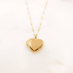 collier médaille porte photo en coeur plaqué or